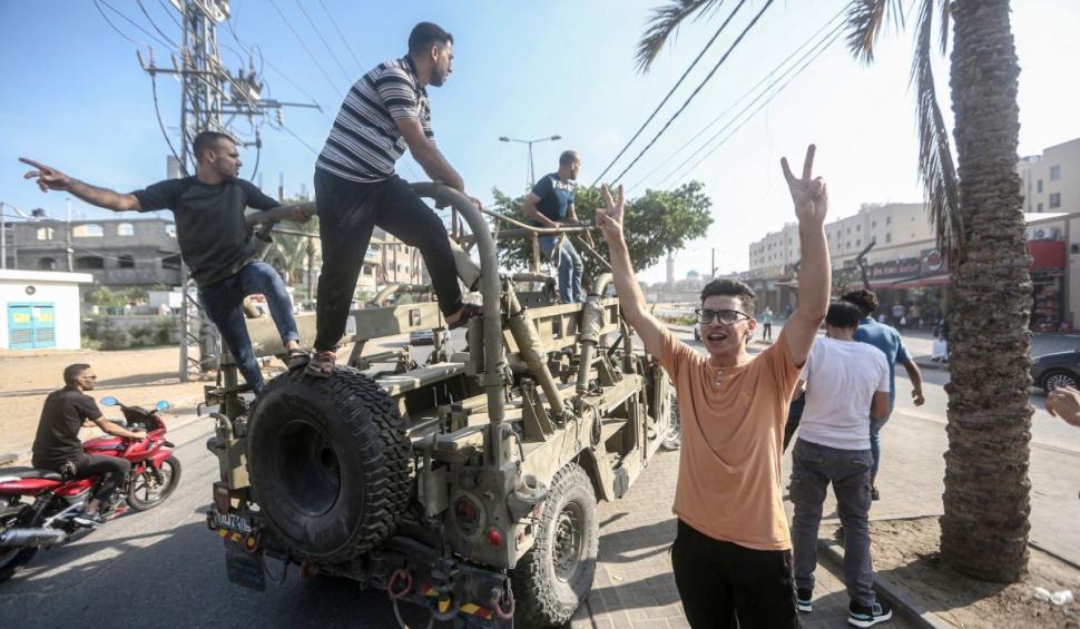 Reuven Azar, ambasadorul Israelului la Bucureşti: "Civilii sunt răpiţi şi duşi în Fâşia Gaza" | Mobilizare generală pentru război în Israel 862344