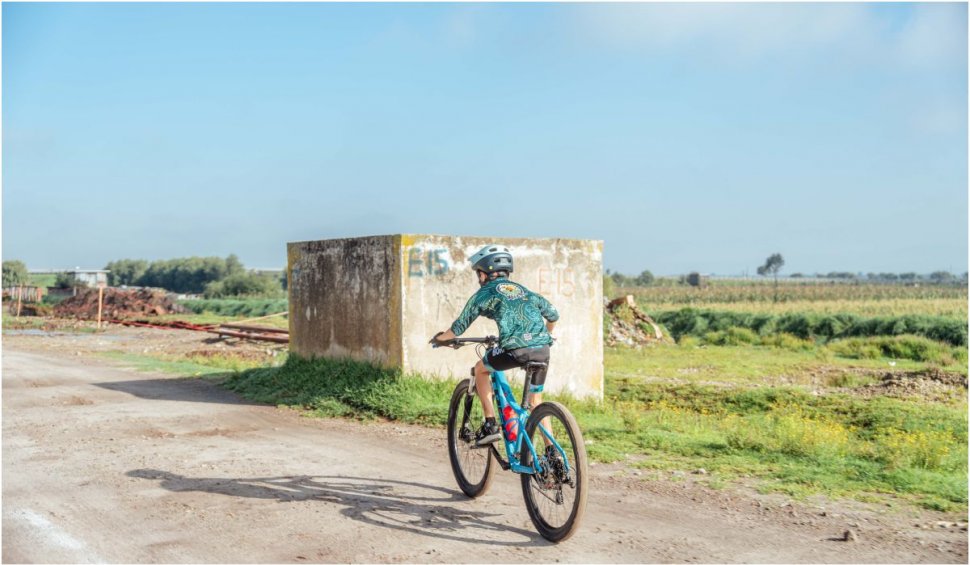 Un copil de 13 ani și-a pierdut viața după o manevră greșită cu bicicleta, în localitatea Bârza din Olt