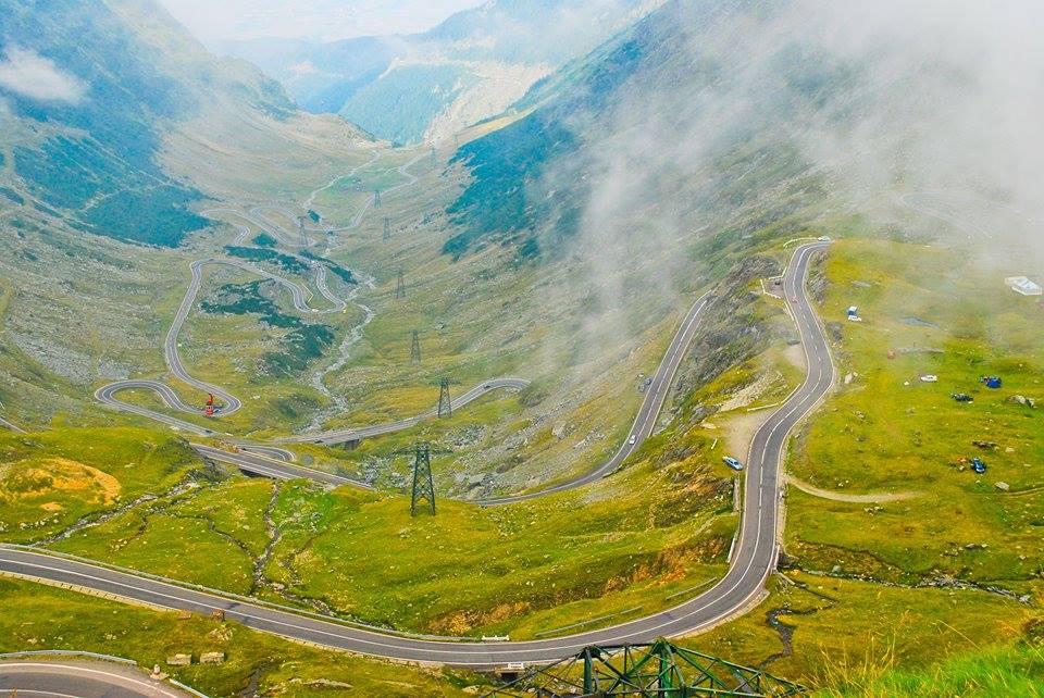 Circulaţia pe Transfăgărăşan şi Transalpina nu se va mai închide la dată fixă. Până când vor putea șoferii să circule pe cele două drumuri 862667