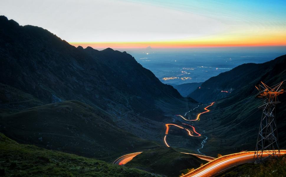 Circulaţia pe Transfăgărăşan şi Transalpina nu se va mai închide la dată fixă. Până când vor putea șoferii să circule pe cele două drumuri 862668