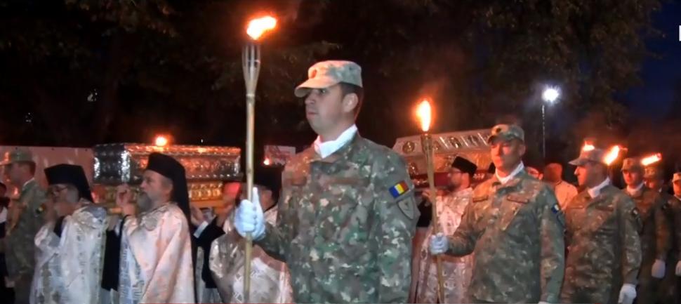 Procesiune de Sfânta Parascheva: Racla cu moaşte a fost purtată pe străzile din Iaşi 862520