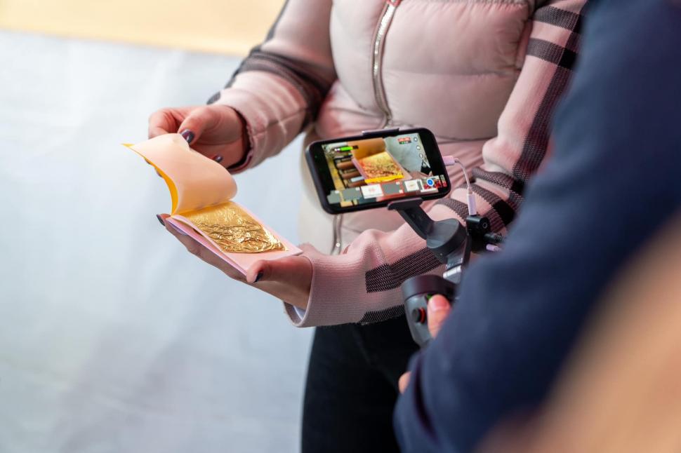 "Am putea crede că există doar în poveşti": Un român a plătit 1.000 de lei pe un kurtos învelit în aur 862591