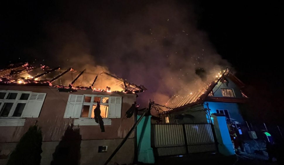 Un bărbat a murit, dupa ce casa în care locuia a luat foc, în Boiţa. Traficul se desfăşoară alternativ pe Valea Oltului