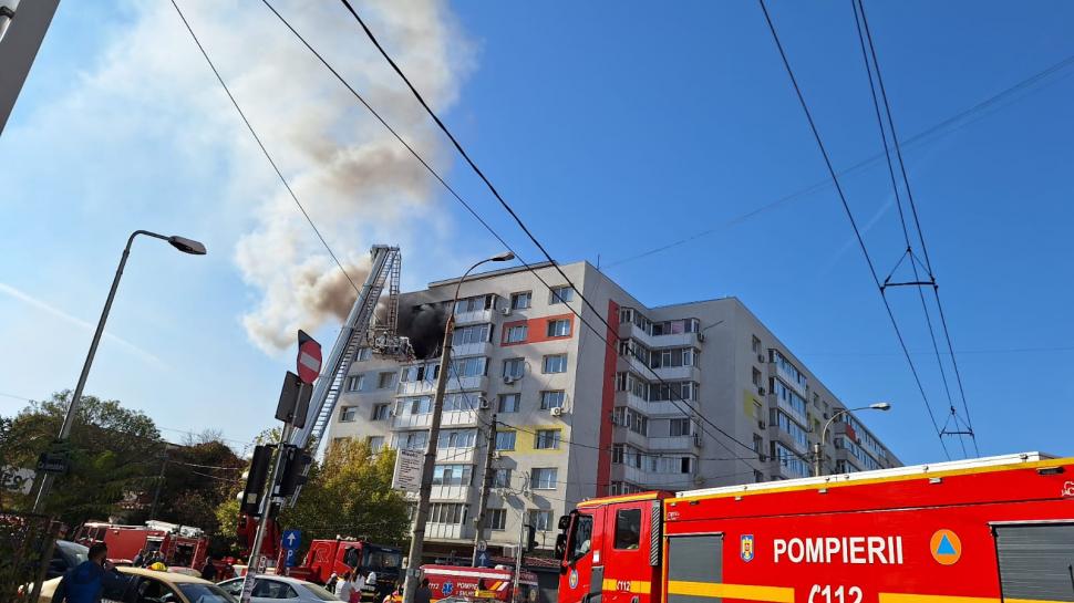 Explozie urmată de incendiu într-un apartament de pe Calea Griviței, în București. Sunt degajări mari de fum 862959