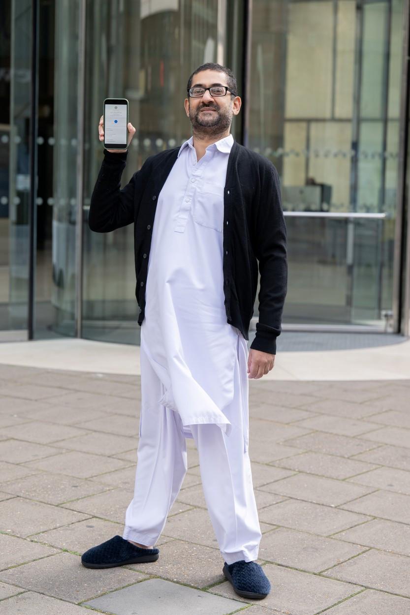 Un bărbat cu 1 euro în cont s-a trezit, peste noapte, cu 140.000! Banca i-a spus să păstreze banii, iar a doua zi a primit încă o veste 863098