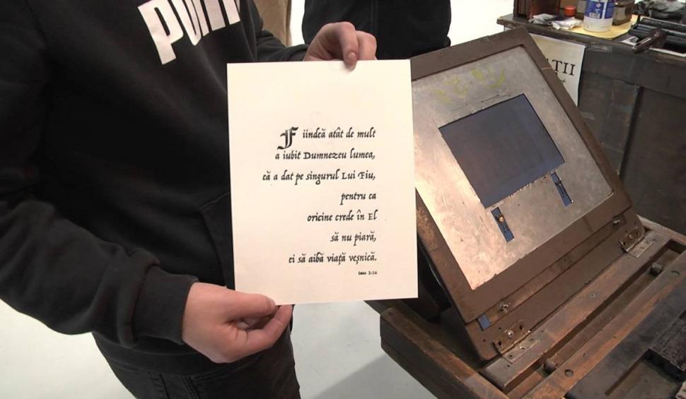 Cea mai mică Biblie din lume, prezentă la Sibiu. Peste 100 de exemplare rare ale Cărții Sfintei, într-o expoziţie eveniment 863118