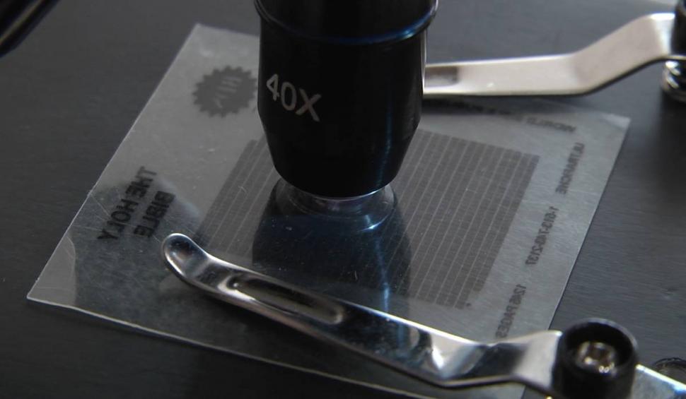 Cea mai mică Biblie din lume, prezentă la Sibiu. Peste 100 de exemplare rare ale Cărții Sfintei, într-o expoziţie eveniment 863121