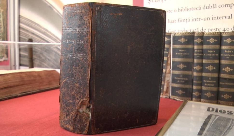 Cea mai mică Biblie din lume, prezentă la Sibiu. Peste 100 de exemplare rare ale Cărții Sfintei, într-o expoziţie eveniment 863123