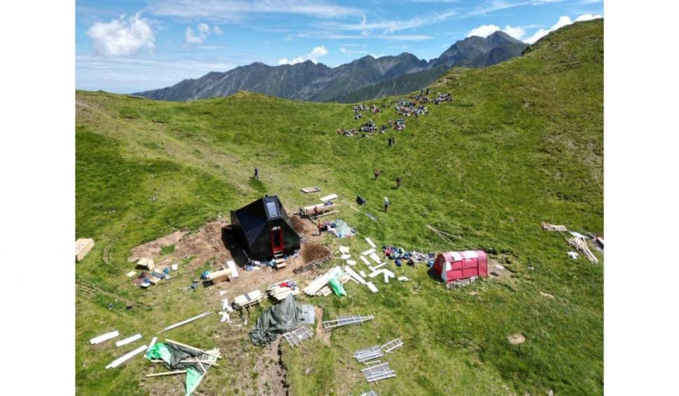 Un nou refugiu montan a fost deschis într-o zonă dificilă din Făgăraș 863149