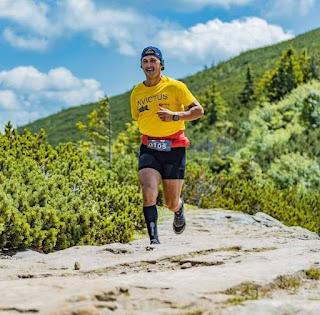 "L-am avut pe Dumnezeu în echipa mea" | El este Levente, prima persoană cu handicap din lume care a reușit să termine un ultramaraton 863395