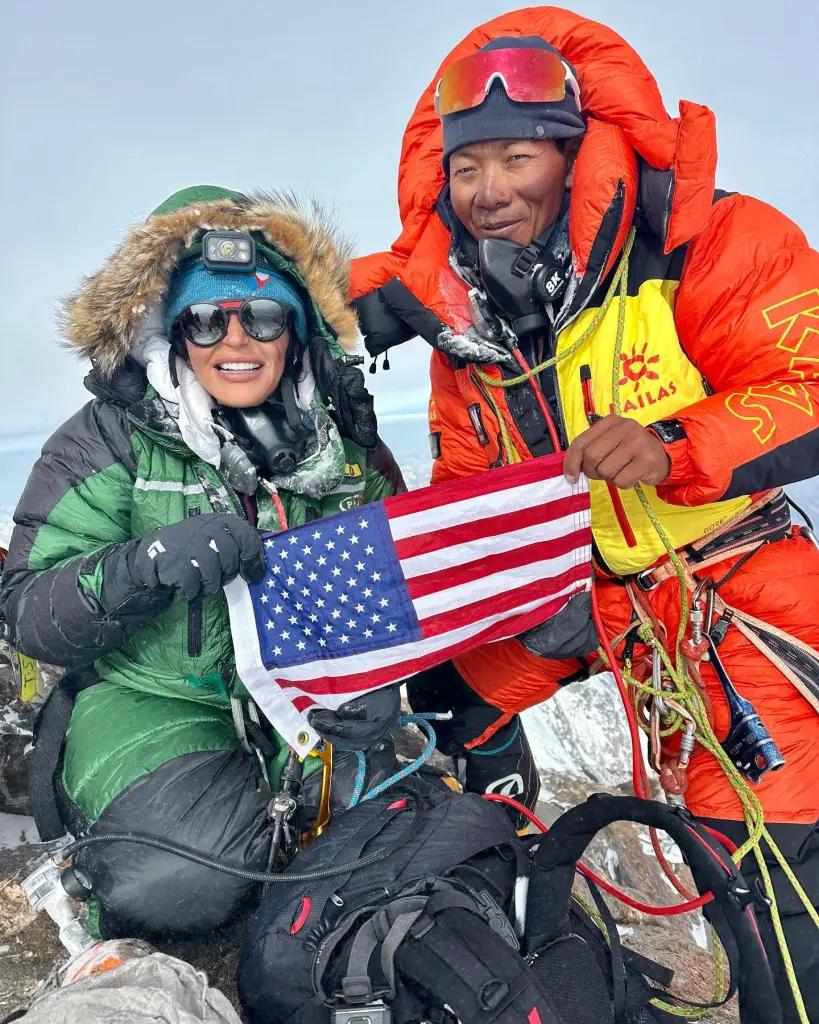 "Am văzut avalanşa. Eram atât de şocată!". Două alpiniste au murit în timp ce se întreceau să stabilească un nou record. Mai aveau doar câţiva metri până la vârf 863503