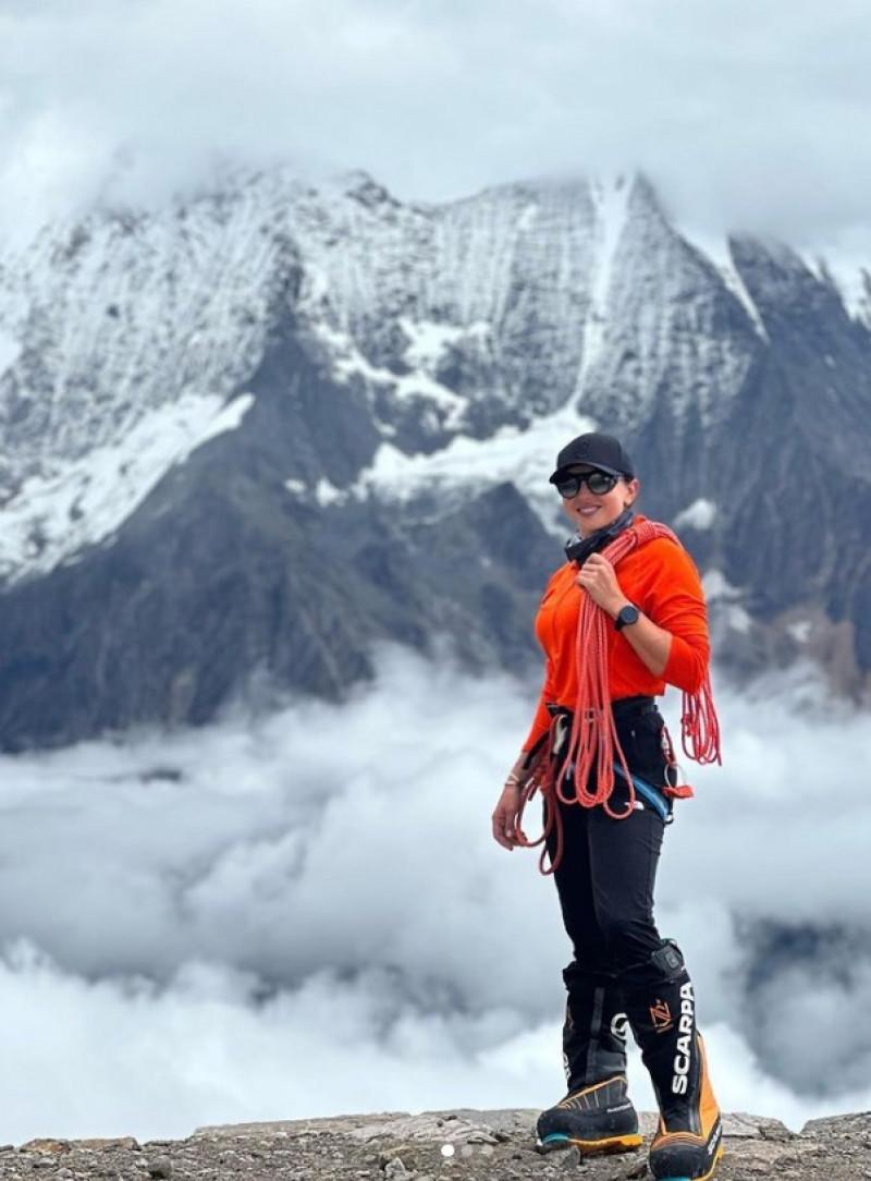 "Am văzut avalanşa. Eram atât de şocată!". Două alpiniste au murit în timp ce se întreceau să stabilească un nou record. Mai aveau doar câţiva metri până la vârf 863507