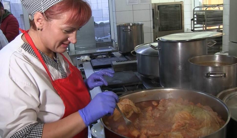 40.000 de sarmale, pregătite pentru pelerinii veniți la Hramul Sfintei Cuvioase Parascheva 863591