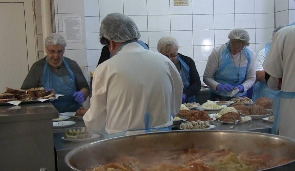 40.000 de sarmale, pregătite pentru pelerinii veniți la Hramul Sfintei Cuvioase Parascheva 863592