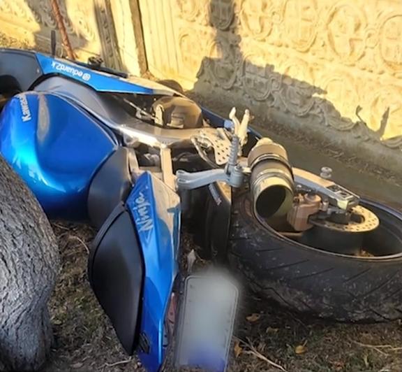 Motociclist teribilist, oprit cu focuri de armă de poliţişti. A rămas fără permis şi a primit o amendă usturătoare 863446