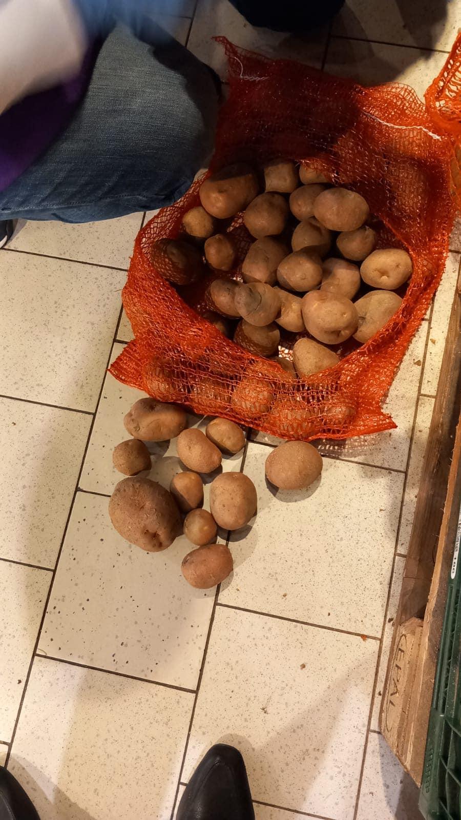 Zeci de magazine, dintr-un lanţ cunoscut de hipermarketuri, închise şi amendate de ANPC, într-o singură zi. Neregulile găsite de inspectori 863761