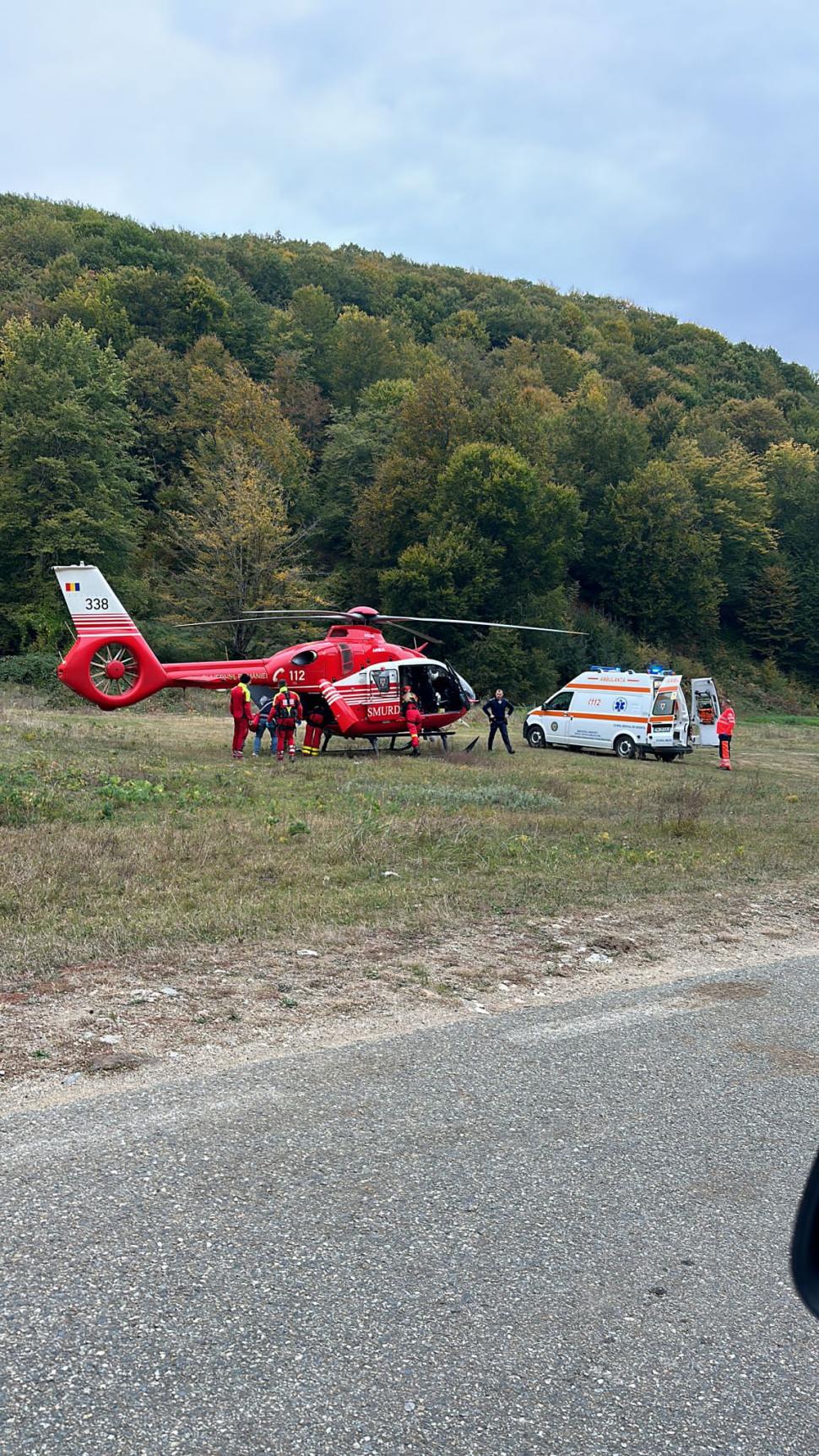 Un bărbat a căzut într-o râpă de 80 de metri, lângă Peștera Românești. A vrut să evite aglomerația, la plecarea de la un concert 863802