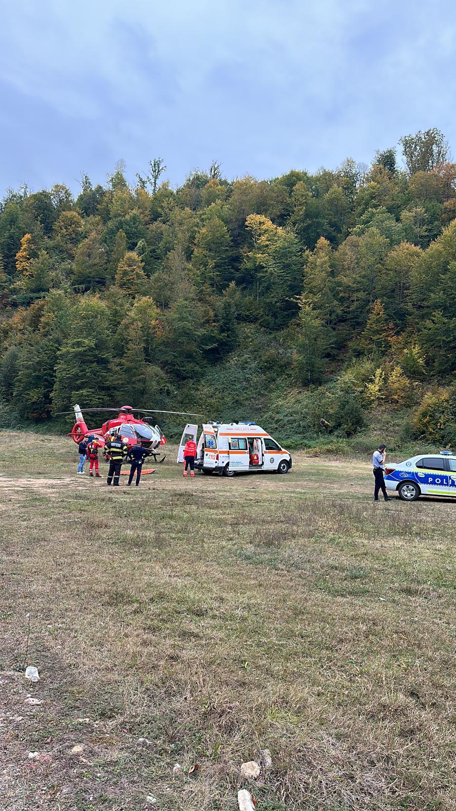 Un bărbat a căzut într-o râpă de 80 de metri, lângă Peștera Românești. A vrut să evite aglomerația, la plecarea de la un concert 863803