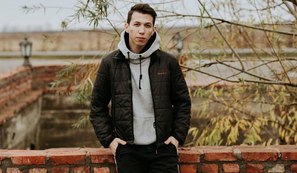 "Aici s-a terminat tot, prietenul meu drag". El este Timotei, tânărul din Arad care a murit în urma unui accident teribil de motocicletă 863981