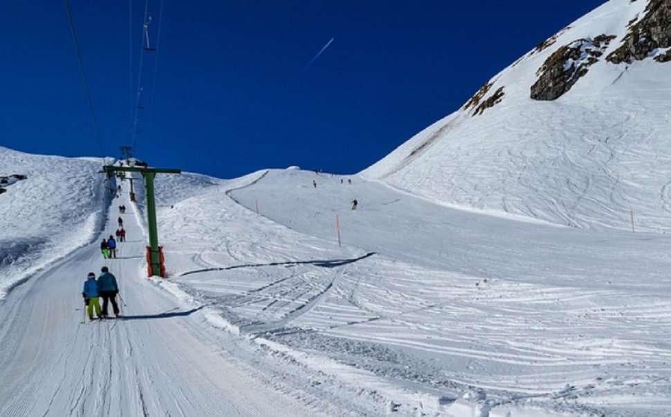 Localitatea din România unde s-a amenajat o nouă pârtie de schi: "Toți iubitorii sporturilor de iarnă se vor putea bucura de ea"