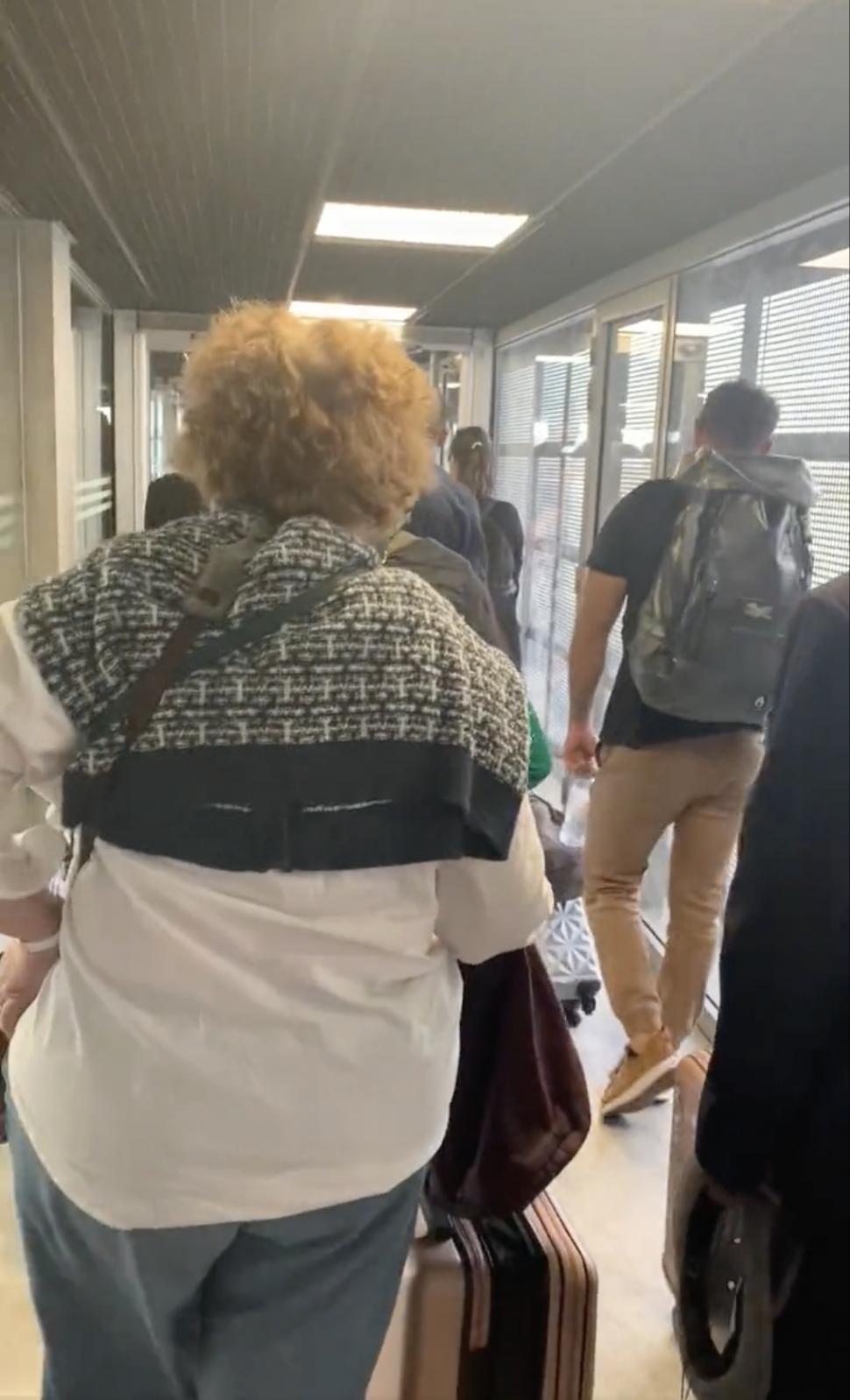 Alerte cu bombă în șase aeroporturi din Franța. Oamenii au fost evacuați de urgență | Autoritățile din UE, în alertă 864373