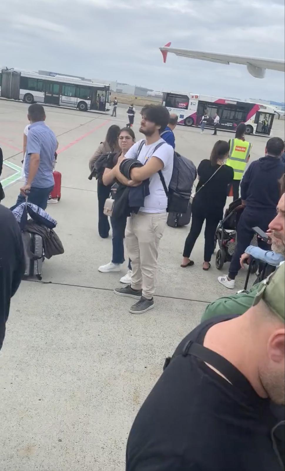 Alerte cu bombă în șase aeroporturi din Franța. Oamenii au fost evacuați de urgență | Autoritățile din UE, în alertă 864375