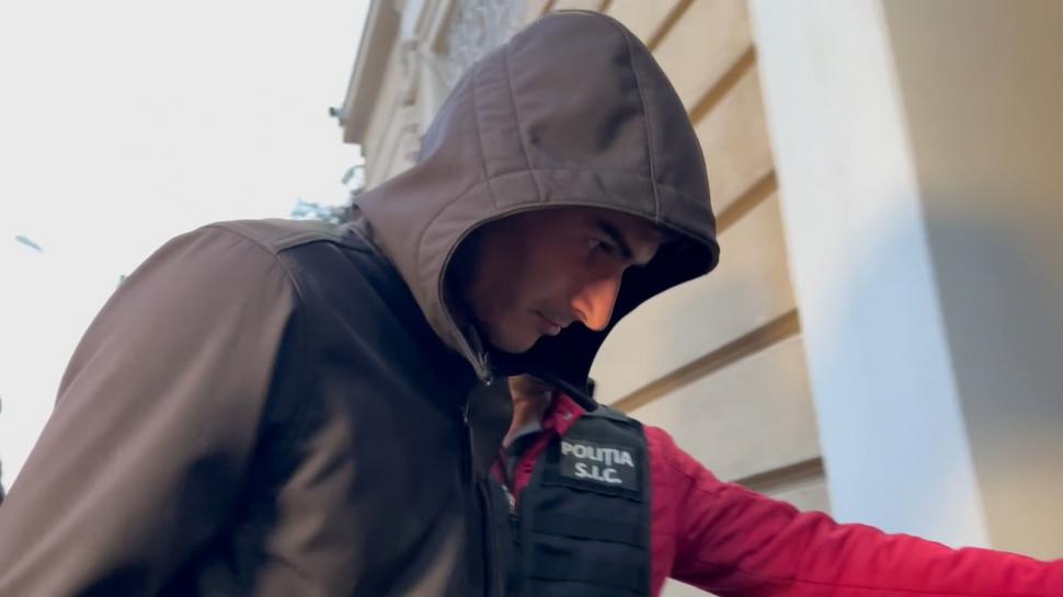 O femeie și-a sunat soțul ca să o salveze, după ce a fost înjunghiată de fostul amant, într-o scară de bloc din Timiș 864384