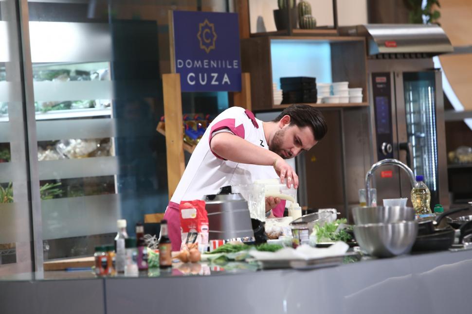 Finaliştii Chefi la cuţite 2023. Ioana Dehelean, Valentin Timofte şi Janni Alexandridis se luptă pentru marele premiu 864268