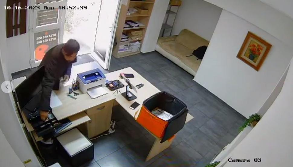 Firmă din Cluj, apel pentru prinderea unui hoţ filmat în acţiune: "Orice informație despre acest băiat este bine venită" 864455