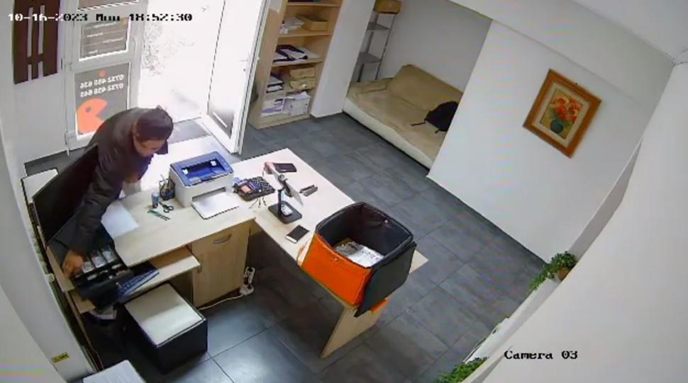 Firmă din Cluj, apel pentru prinderea unui hoţ filmat în acţiune: "Orice informație despre acest băiat este bine venită" 864456