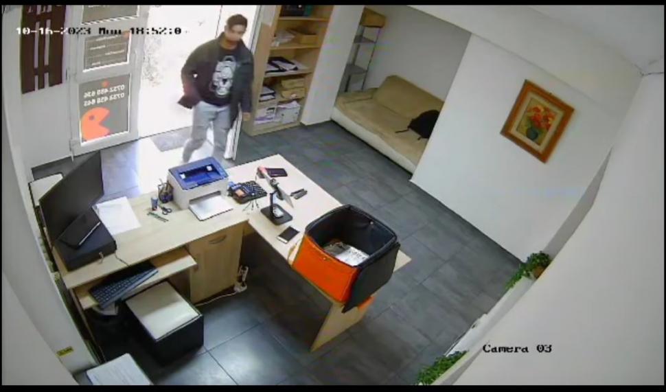 Firmă din Cluj, apel pentru prinderea unui hoţ filmat în acţiune: "Orice informație despre acest băiat este bine venită" 864457