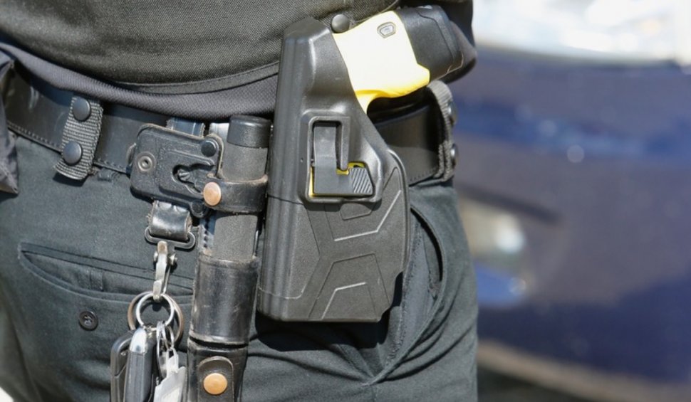 Premieră în România: Polițiștii din București vor avea în dotare dispozitive cu electroșocuri
