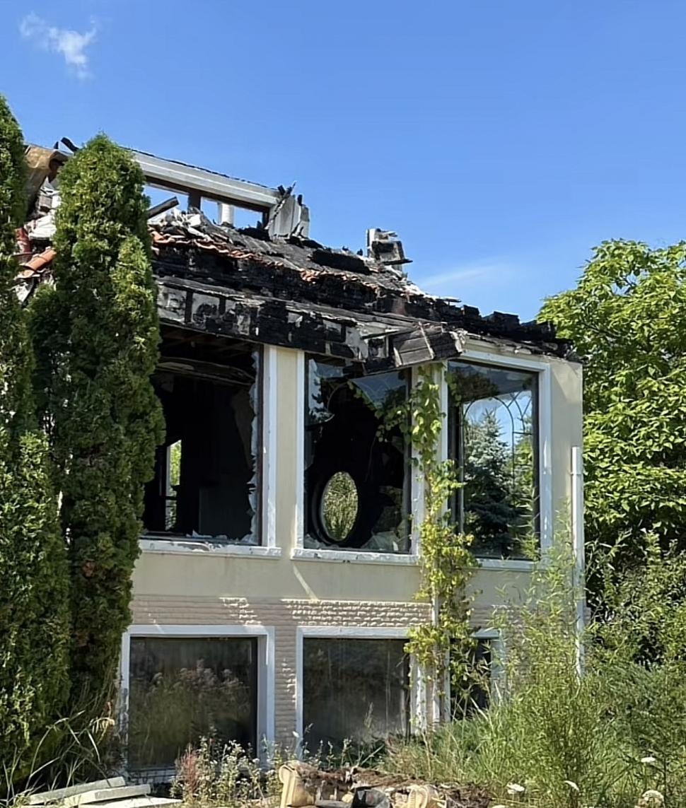 Cum arată astăzi celebra casă în care a locuit Irinel Columbeanu. Vila de la Izvorani a ajuns o ruină 864563