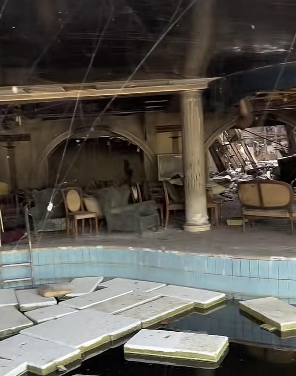 Cum arată astăzi celebra casă în care a locuit Irinel Columbeanu. Vila de la Izvorani a ajuns o ruină 864564