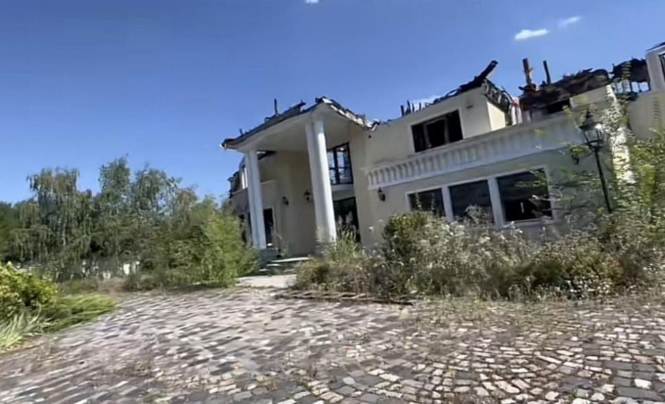 Cum arată astăzi celebra casă în care a locuit Irinel Columbeanu. Vila de la Izvorani a ajuns o ruină 864567