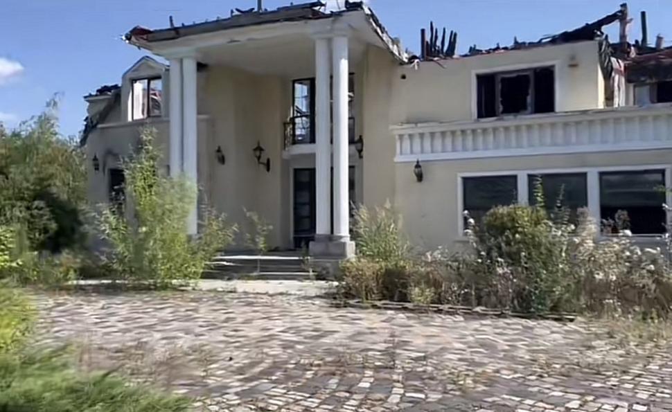 Cum arată astăzi celebra casă în care a locuit Irinel Columbeanu. Vila de la Izvorani a ajuns o ruină 864568