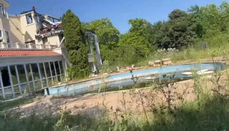 Cum arată astăzi celebra casă în care a locuit Irinel Columbeanu. Vila de la Izvorani a ajuns o ruină 864571