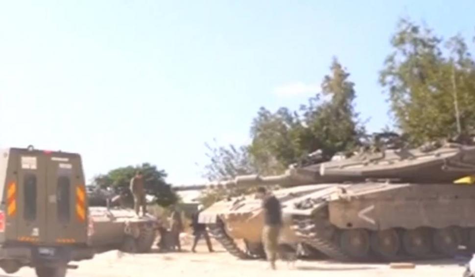 Imagini cu tancurile de luptă poziţionate la doar doi km de graniţa cu Fâşia Gaza. Corespondenţă de la trimişii speciali Antena 3 CNN 864883