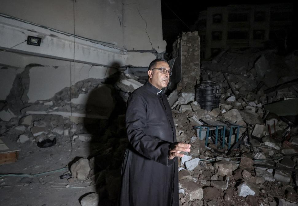 Biserică ortodoxă, bombardată de rachete în Gaza. Mai mulţi oameni ar fi murit în urma atacului 864769