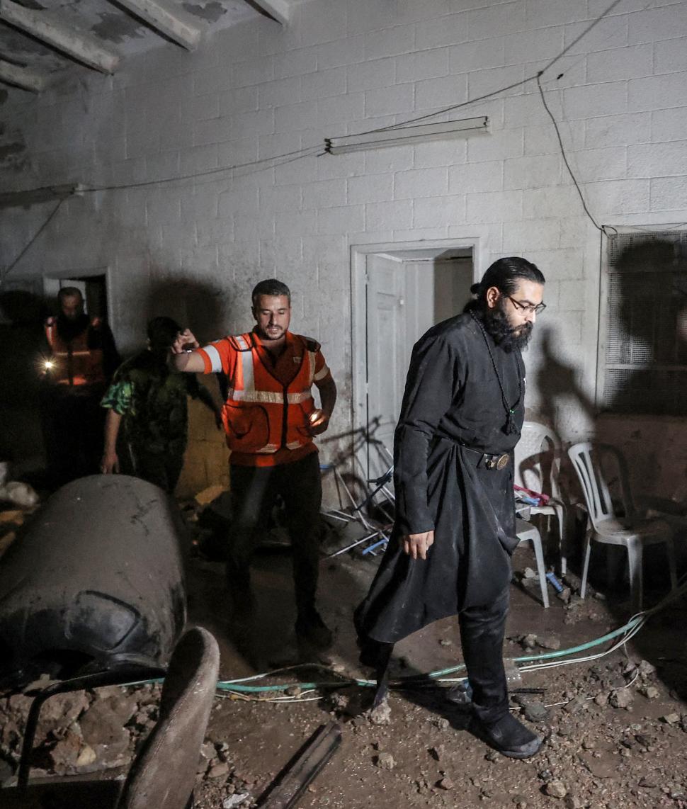 Biserică ortodoxă, bombardată de rachete în Gaza. Mai mulţi oameni ar fi murit în urma atacului 864780