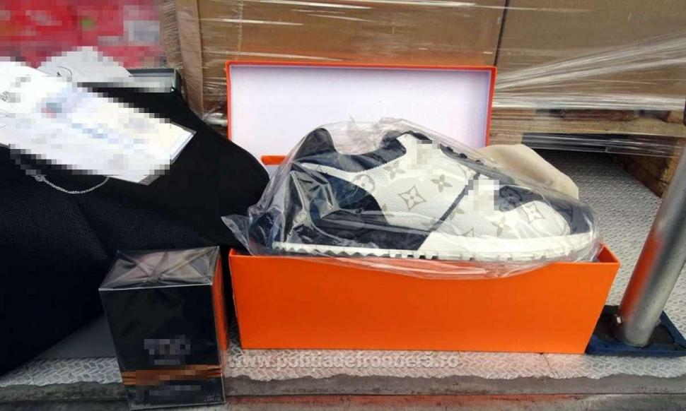 Captură de aproape 4 milioane de lei la Calafat. Parfumuri, genți și haine de lux contrafăcute, descoperite într-un camion 864847