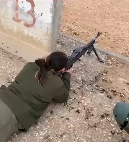 Românca de 20 de ani, înrolată în armata israeliană, mărturii cutremurătoare: "Vreau să îmi apăr ţara. Dacă aş fi stat în cameră şi aş fi plâns, nu aş fi ajuns niciunde" 864820