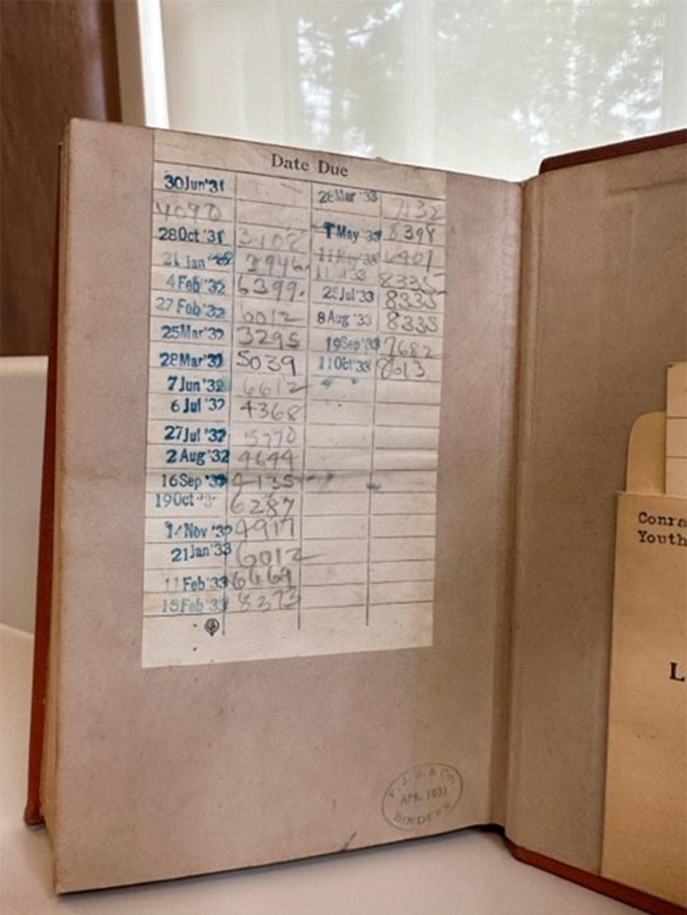 Amenda încasată de o femeie, după ce a returnat la bibliotecă o carte împrumutată în 1933: "A fost o surpriză pentru noi" 865017