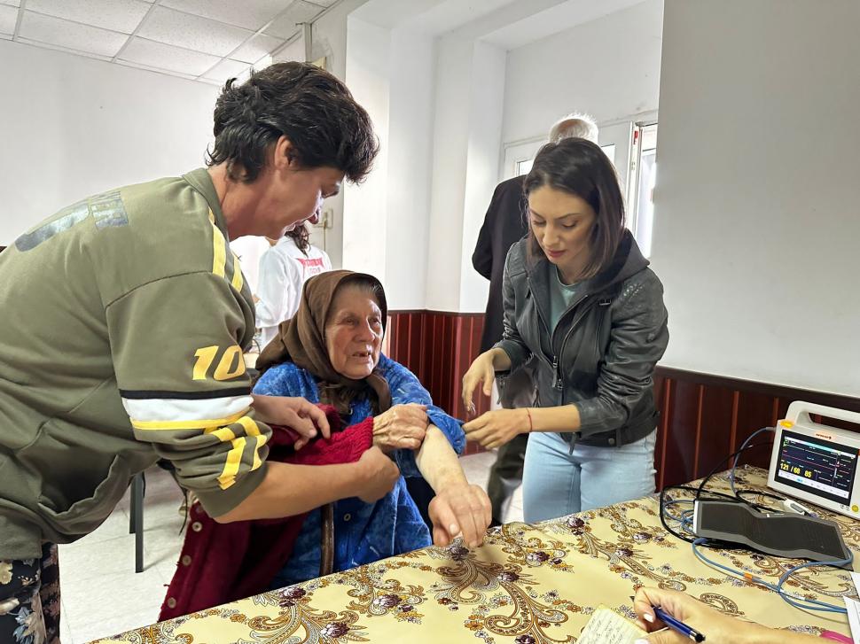 Secretarul de Stat dr. Alexandru Rogobete, prezent la Caravana medicală "Împreună pentru viață" din comuna Crișan, Delta Dunării 864975