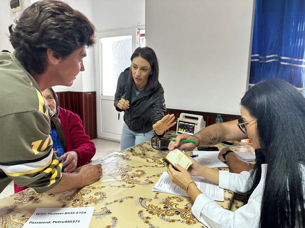 Secretarul de Stat dr. Alexandru Rogobete, prezent la Caravana medicală "Împreună pentru viață" din comuna Crișan, Delta Dunării 864977