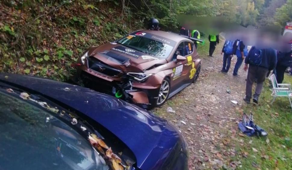 Spectator spulberat de o mașină în timpul Raliului Lerești din Argeș. Bărbatul a fost operat de urgență și i-a fost amputat un picior 865000