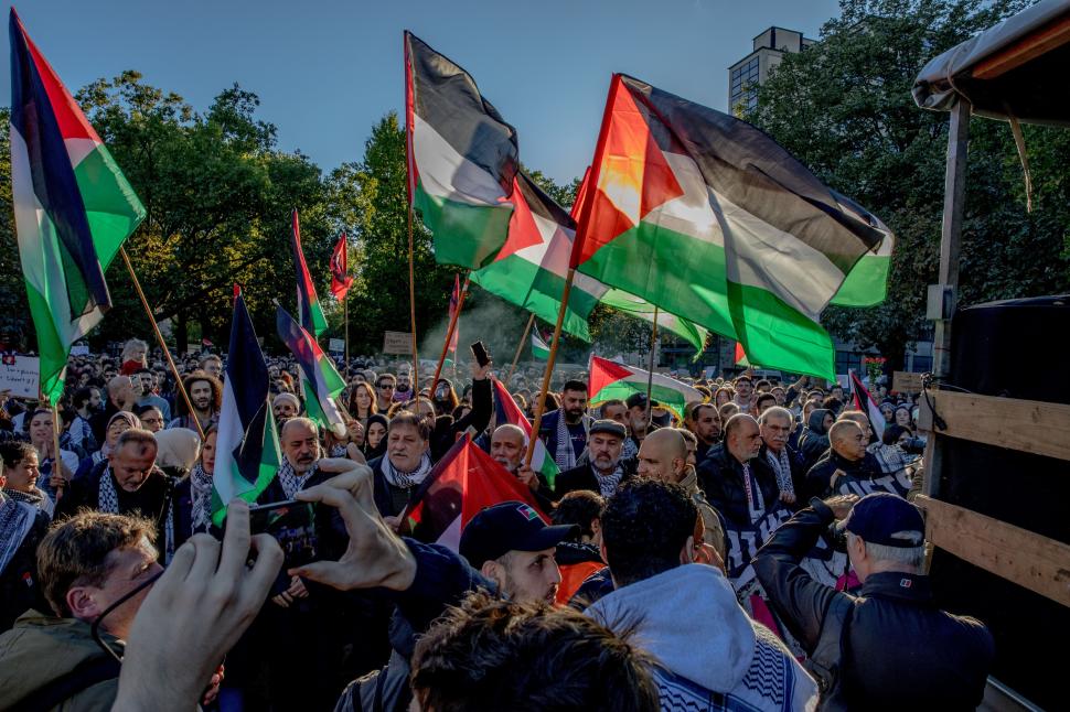 Alertă maximă la Berlin. Mii de musulmani au protestat și au ignorat interdicțiile autorităților 865091