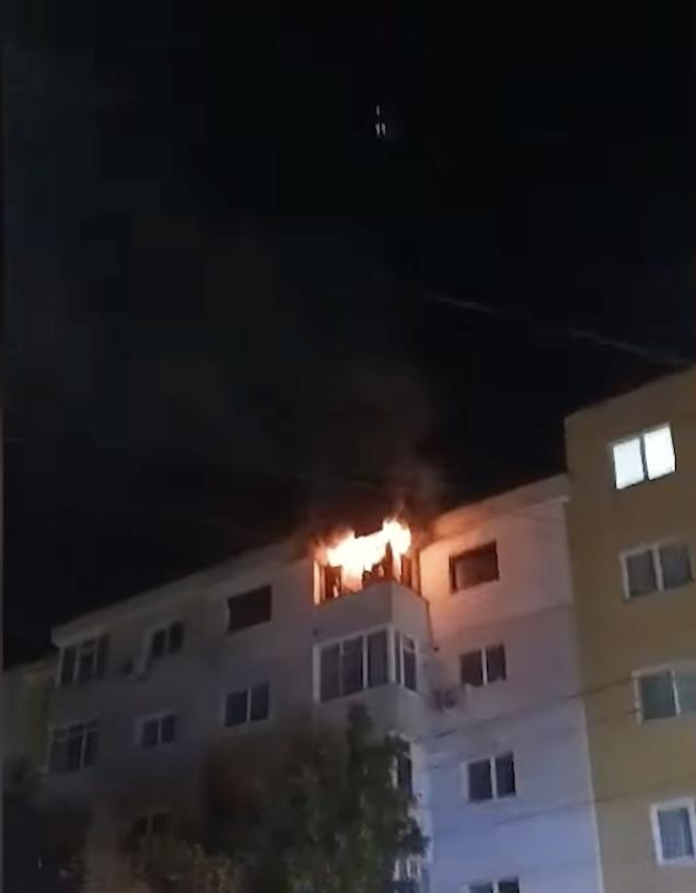 Un bărbat din Techirghiol și-a bătut soția, a distrus bunurile din locuința lor, apoi a dat foc apartamentului. Poliția a fost sesizată de trei ori 865259