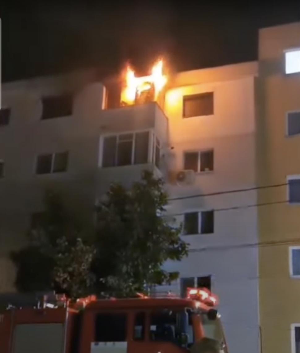 Un bărbat din Techirghiol și-a bătut soția, a distrus bunurile din locuința lor, apoi a dat foc apartamentului. Poliția a fost sesizată de trei ori 865261