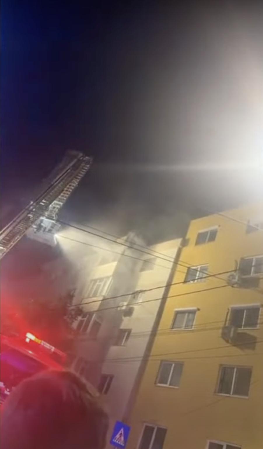 Un bărbat din Techirghiol și-a bătut soția, a distrus bunurile din locuința lor, apoi a dat foc apartamentului. Poliția a fost sesizată de trei ori 865263